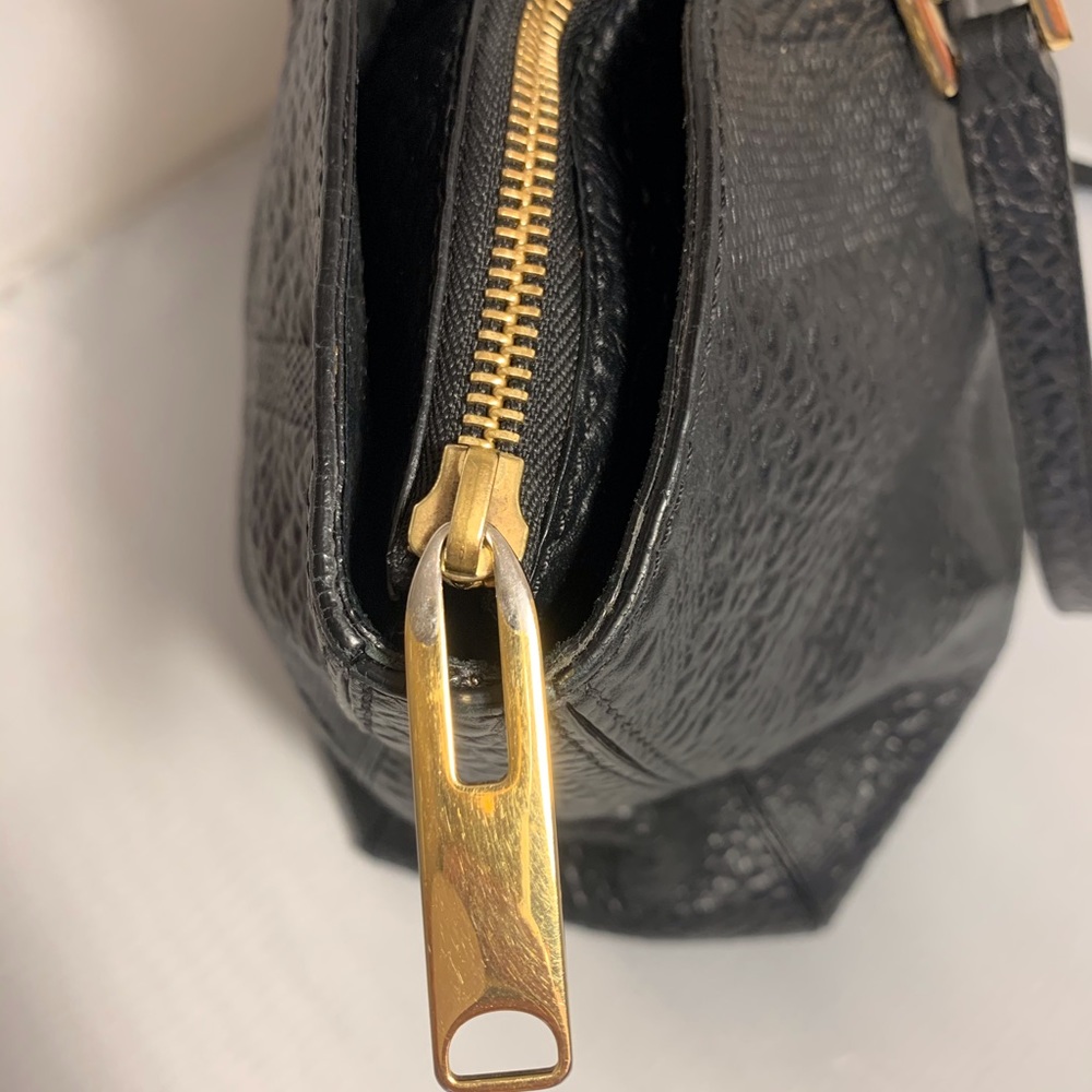 Burberry Dewsbury embossed Black Leather Satchel! - Picture 4 of 8